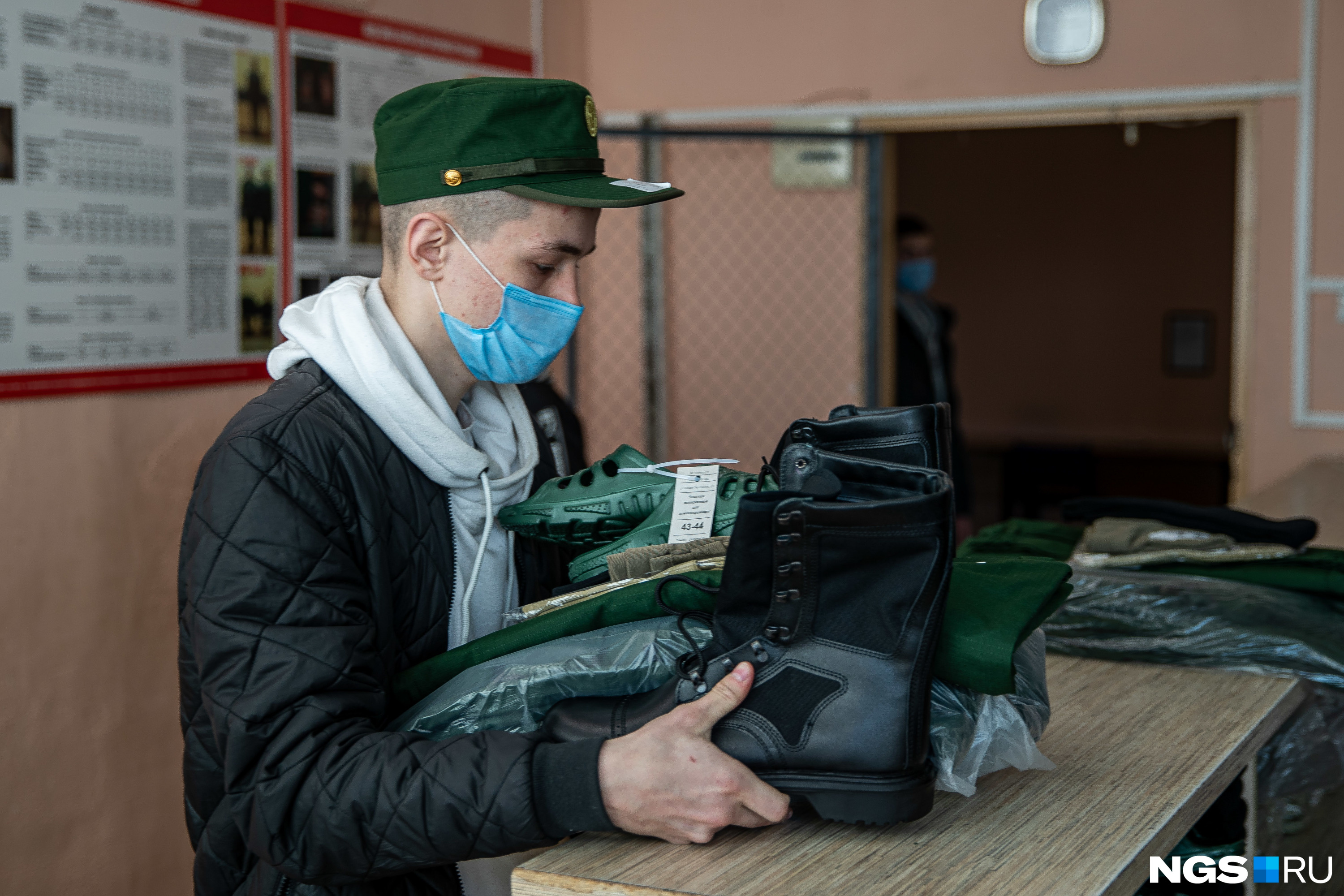 За время весеннего призыва с территории Сибирского федерального округа планируют отправить служить около <nobr class="_">10 000 человек</nobr> За время весеннего призыва с территории Сибирского федерального округа планируют отправить служить около <nobr class="_">10 000 человек</nobr>