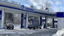 Бензин АИ-92 пробил отметку в 43 рубля, а 95-й — в 46. Что творится с ценами и где заправиться дешевле