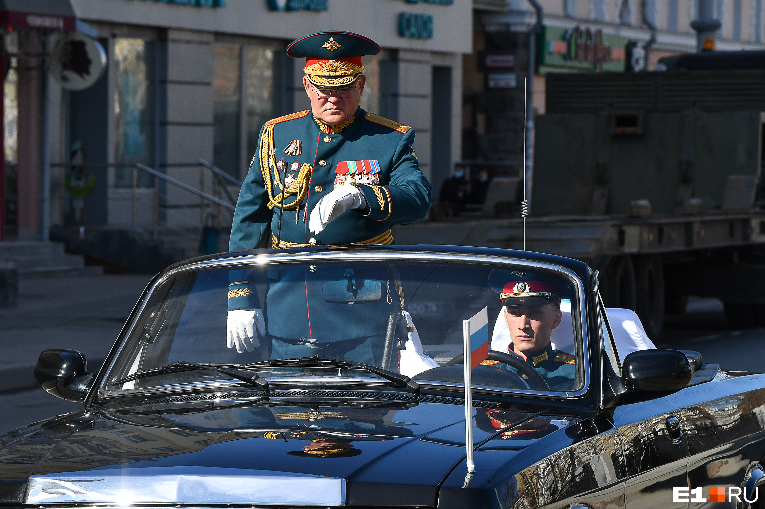 Командующий парадом победы