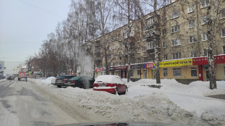 Прокуратура нашла нарушения в уборке города: как Екатеринбург переживает последствия снегопадов