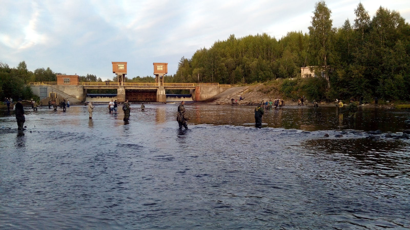 Минувшим летом на реках проводились ежедневные рейды, сотрудники Рыбоохраны и полицейские задерживали сразу по несколько рыбаков