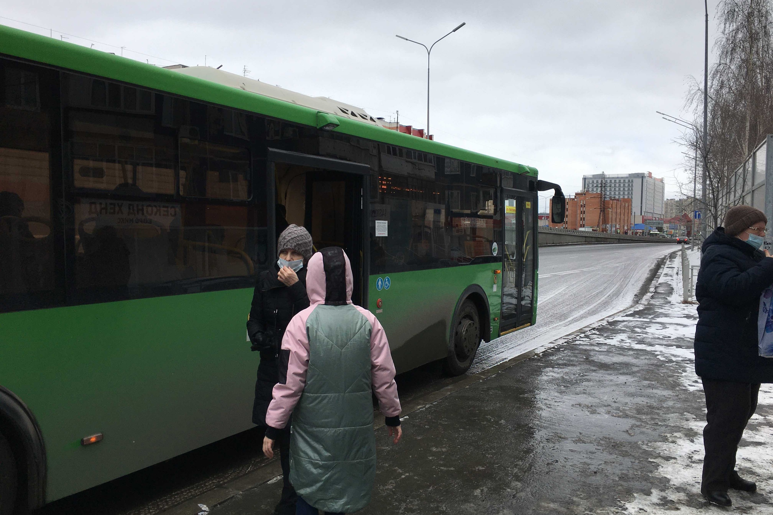 Почему не открывается дверь в автобусе