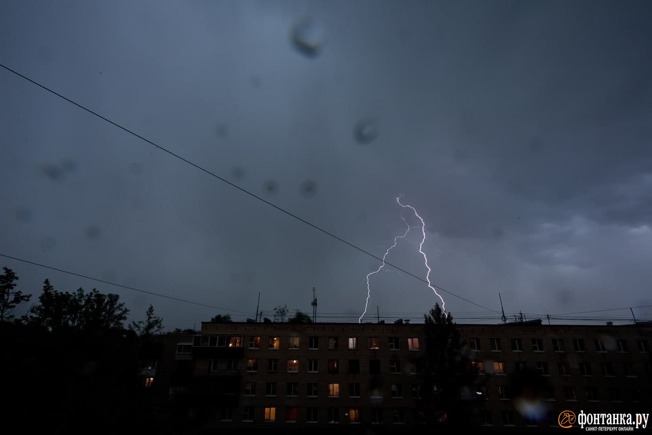 Петербург погрузился во тьму. Смотрите, как в городе буянила гроза - 18 мая  2021 - ФОНТАНКА.ру