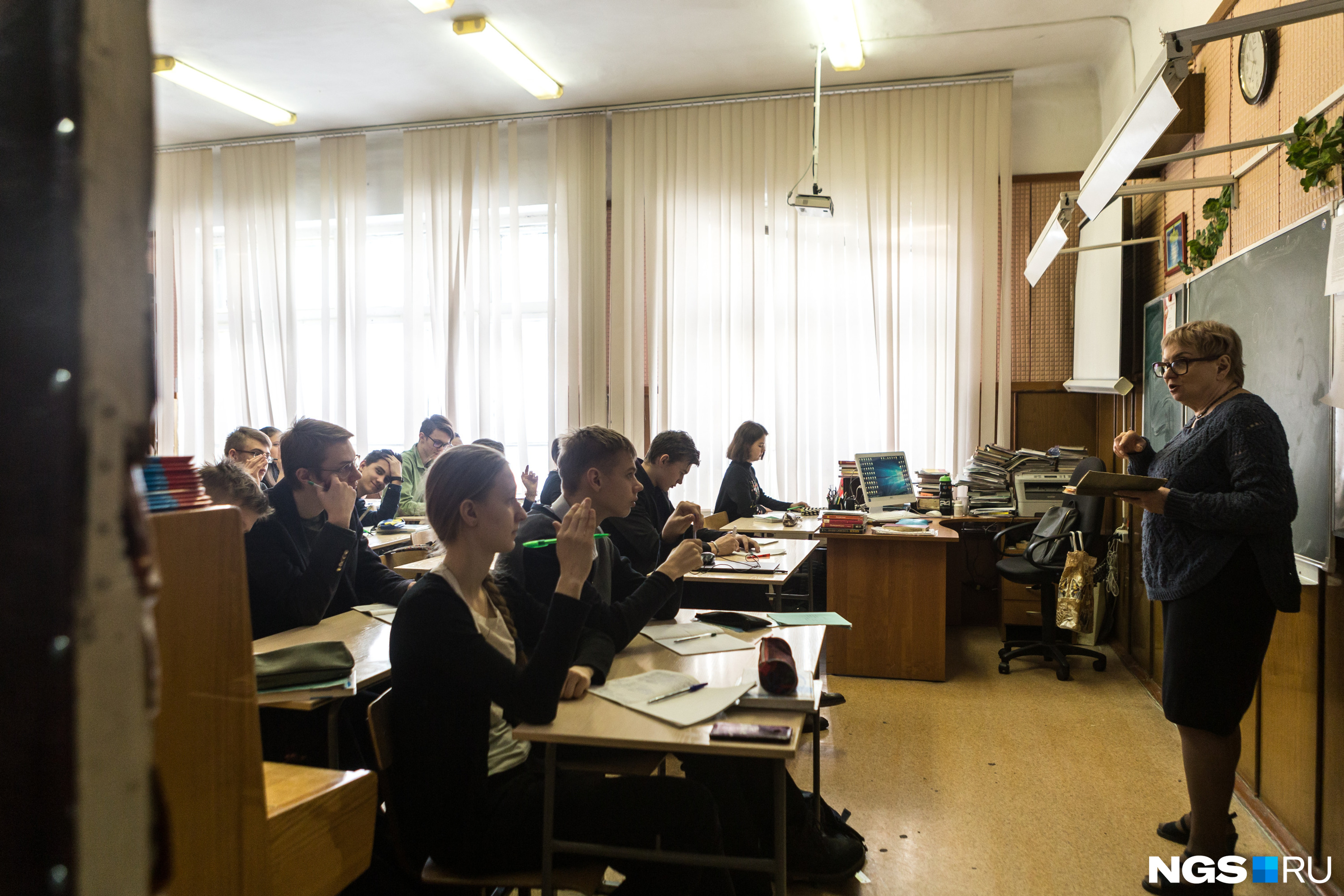 Школа на Крылова Новосибирск. Новая школа Крылова Новосибирска фото.