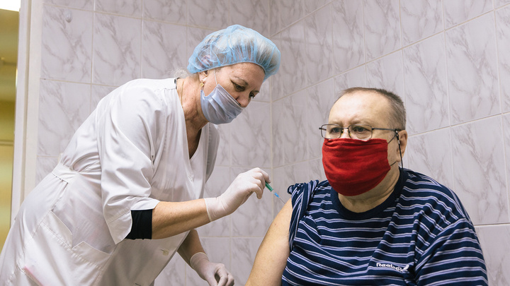 «Прямо сейчас у вас есть выбор»: в Кузбасс поступила четвертая вакцина от COVID-19