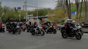 Сотни мотоциклов проехали по центру Екатеринбурга и перекрыли движение. Видео