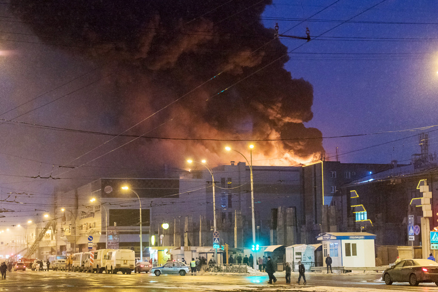 Борьба с фейками началась после пожара в кемеровском торговом центре «Зимняя вишня», когда в Сеть вбрасывались слухи о сотнях трупов в моргах Борьба с фейками началась после пожара в кемеровском торговом центре «Зимняя вишня», когда в Сеть вбрасывались слухи о сотнях трупов в моргах