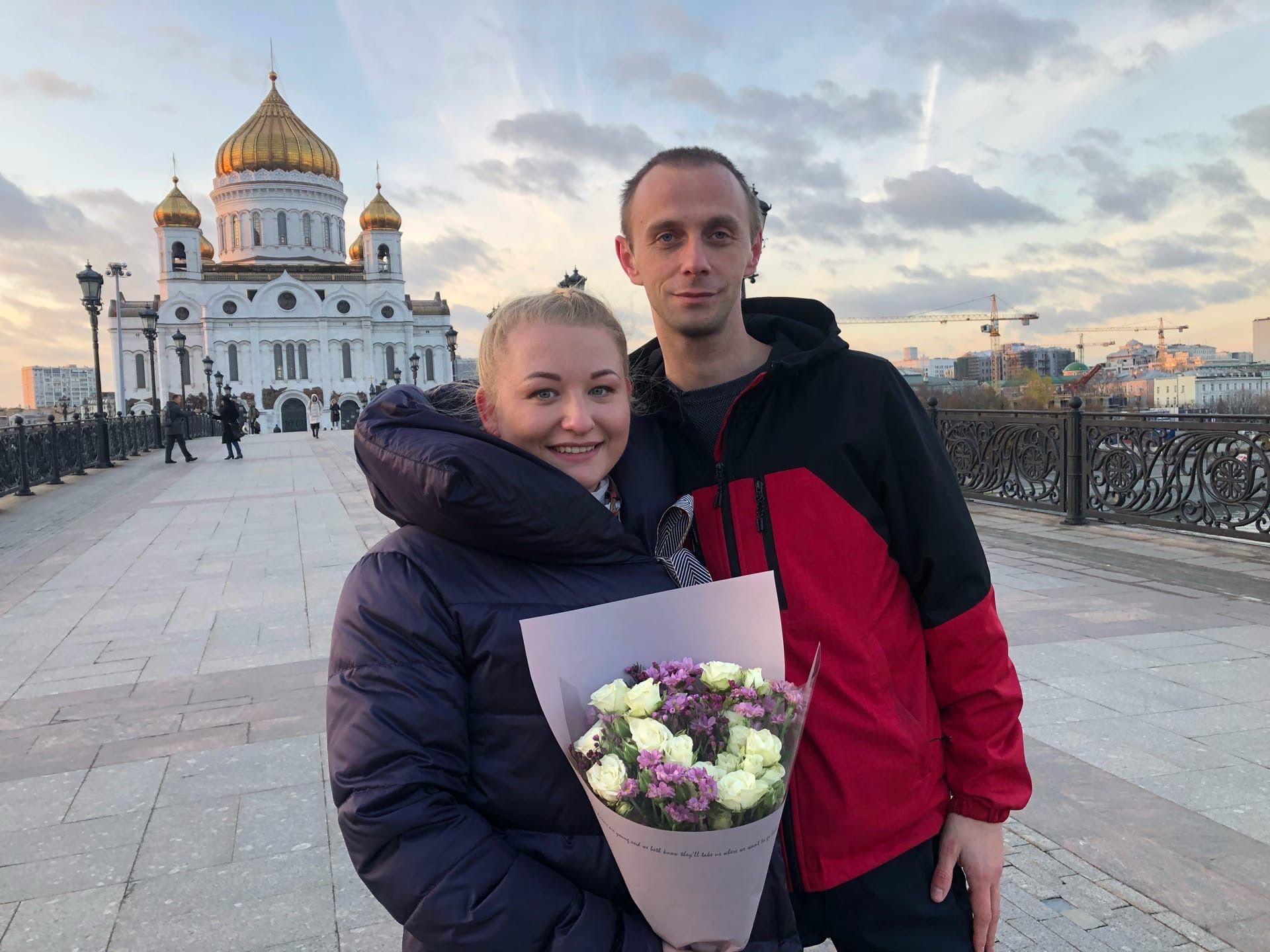 Юлия и ее муж в Москве: побывали у храма и повесили памятный замочек на перила мостика неподалеку Юлия и ее муж в Москве: побывали у храма и повесили памятный замочек на перила мостика неподалеку