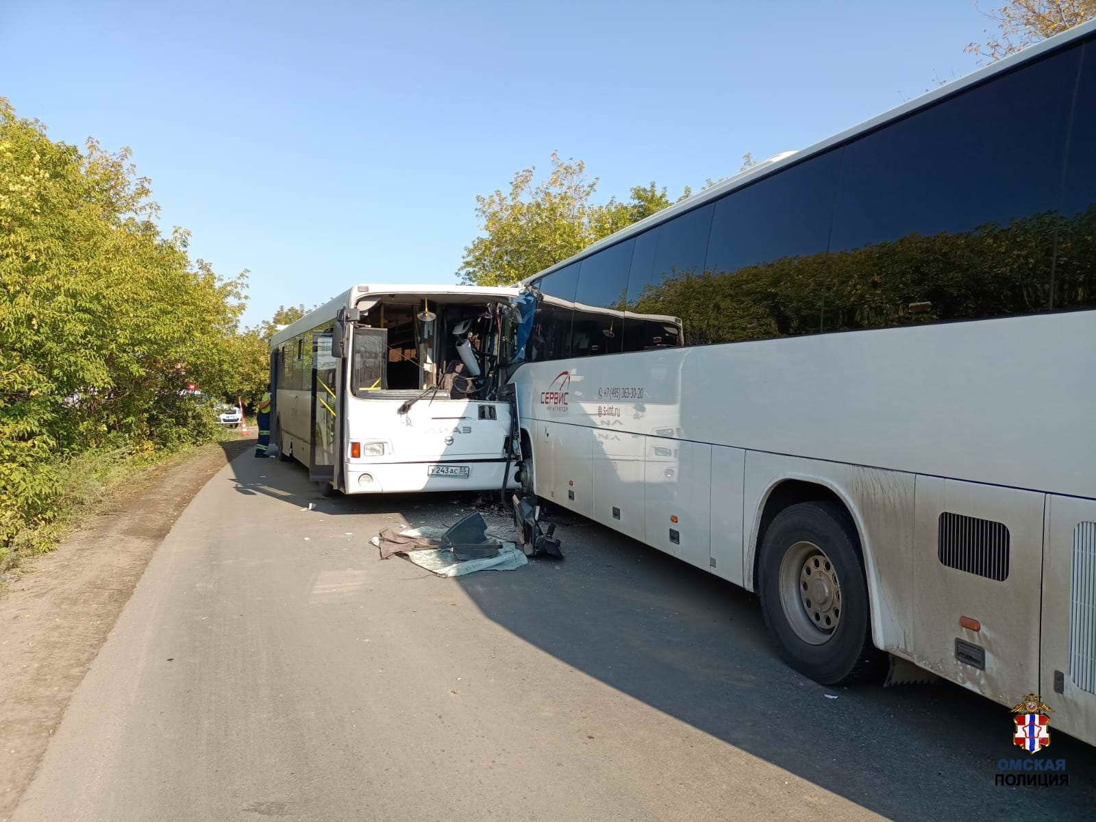 В аварии пострадали три человека, в больницу увезли только водителя ЛиАЗа
