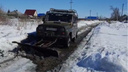 Сибиряк устал от засыпанных снегом улиц и прицепил к УАЗу огромную лопату, чтобы чистить дорогу у дома