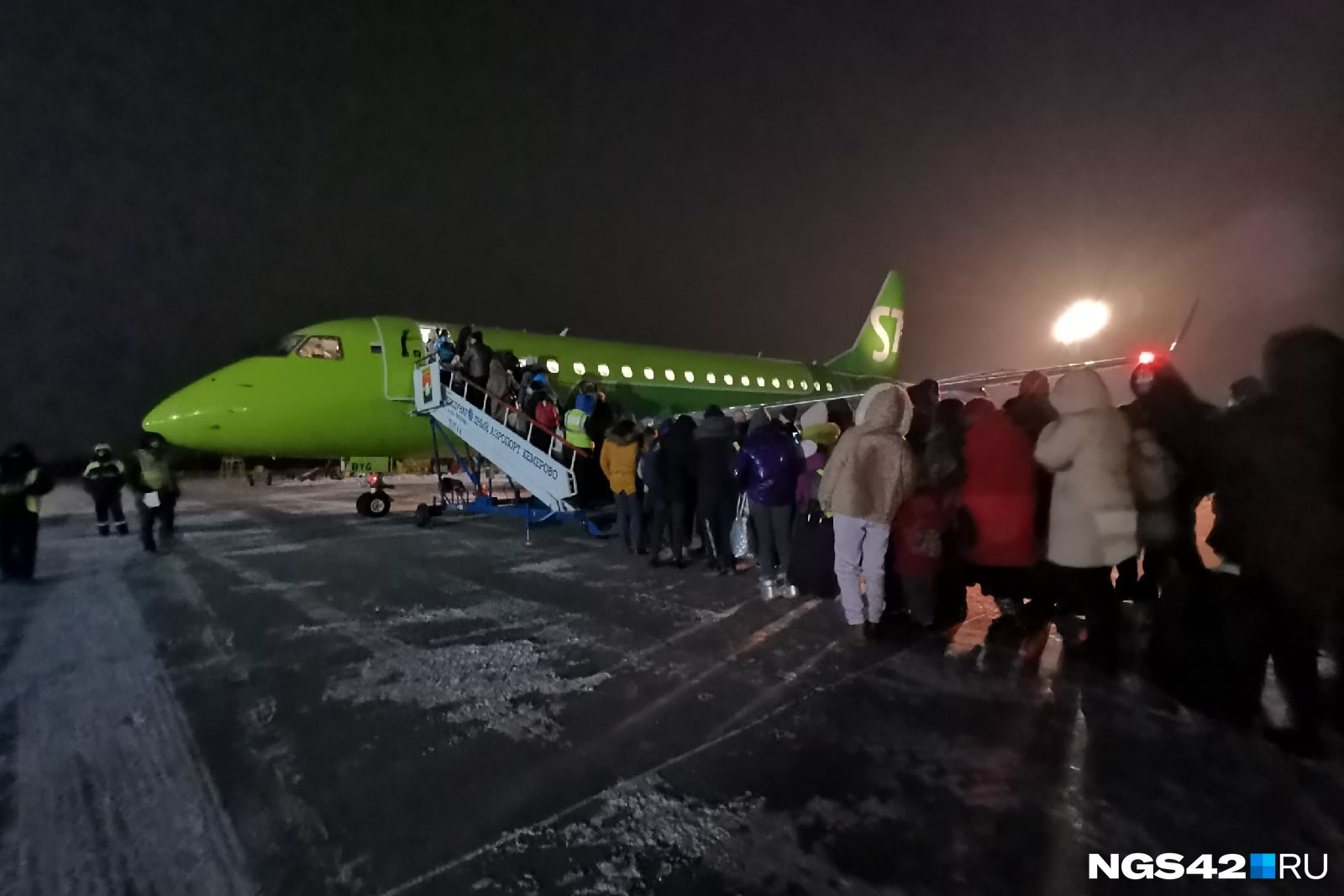 Самолёт санкт петербург абакан. Як 42 красавиа. Абакан кемерово самолет. L-410 uvp-e20. Абакан кемерово самолет.