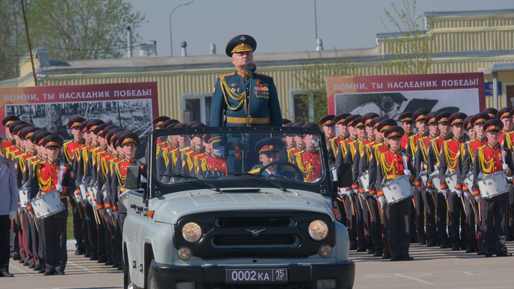 Рота барабанщиков и цветы ветеранам: парад Победы в Перми в 20 лучших фото