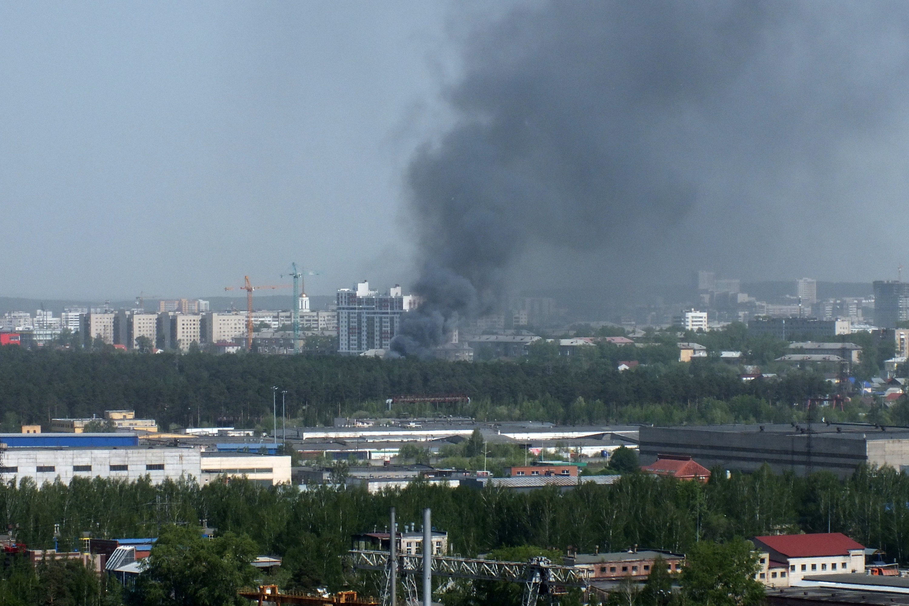 Пожар на уралмаше сегодня е1. Пожар в Екатеринбурге сегодня сейчас на Уралмаше. Пожар Уралмаш сейчас. Пожар на Уралмаше сегодня. Пожар Екатеринбург сейчас.