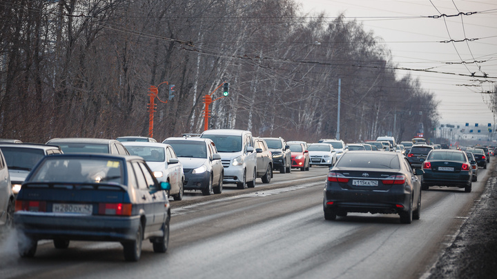 На трассе Кемерово — Новокузнецк установят новые электронные дорожные знаки. На это потратят 14 млн