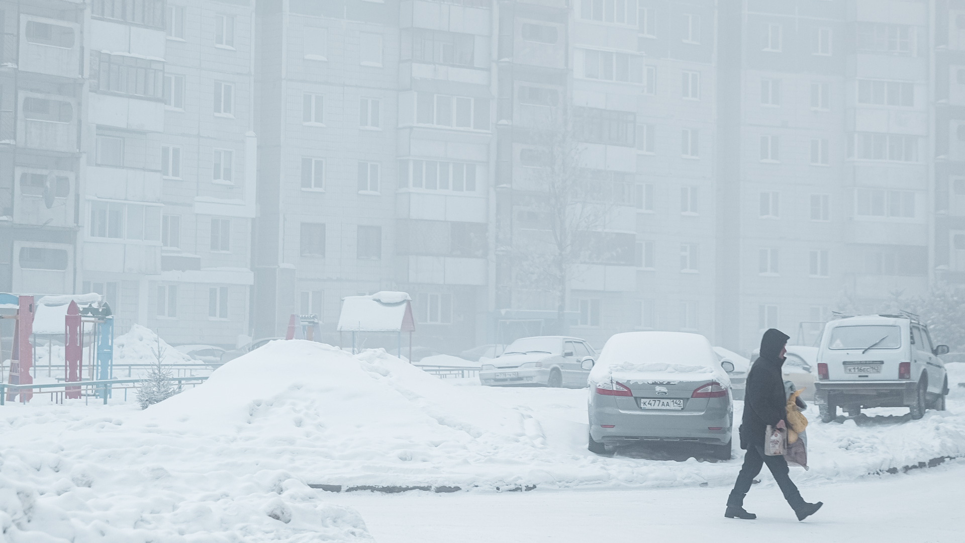 Сегодня был сильный мороз. Морозы в Якутии. Якутск Мороз. Сильный Мороз фото. Сильные метели в России.