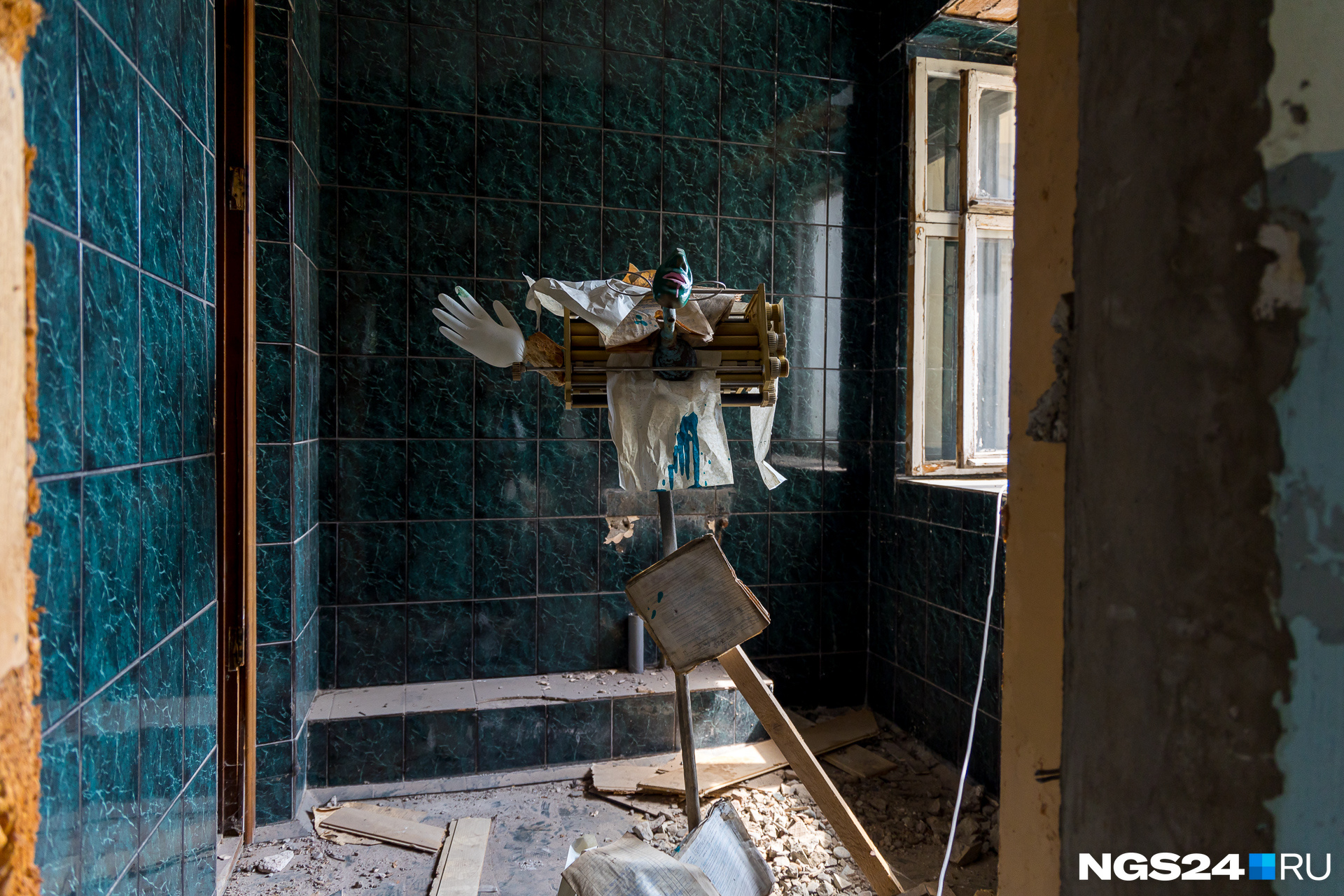 Еще один арт-объект в помещении бывшей больницы Еще один арт-объект в помещении бывшей больницы