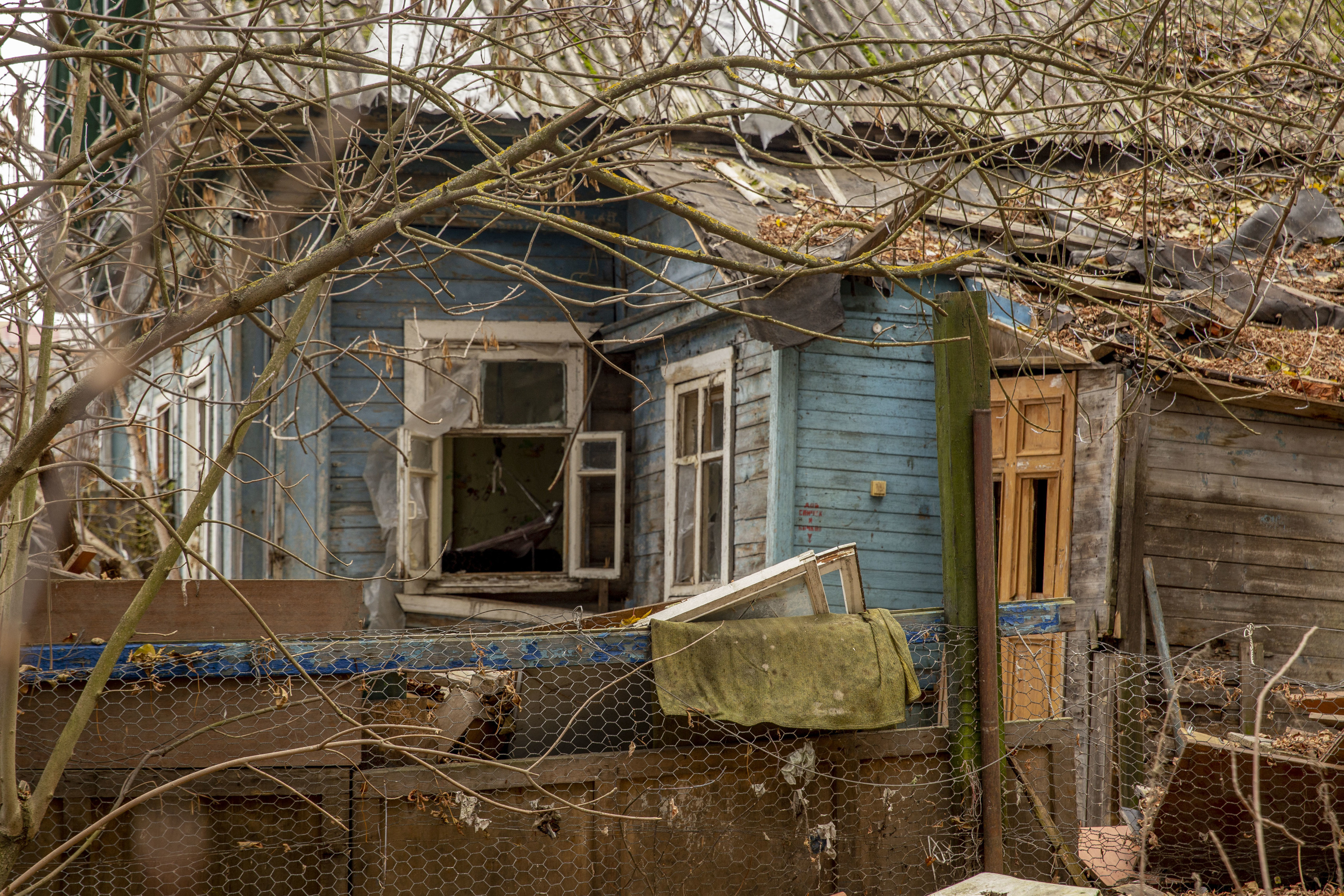 Брошенные дома разорены
