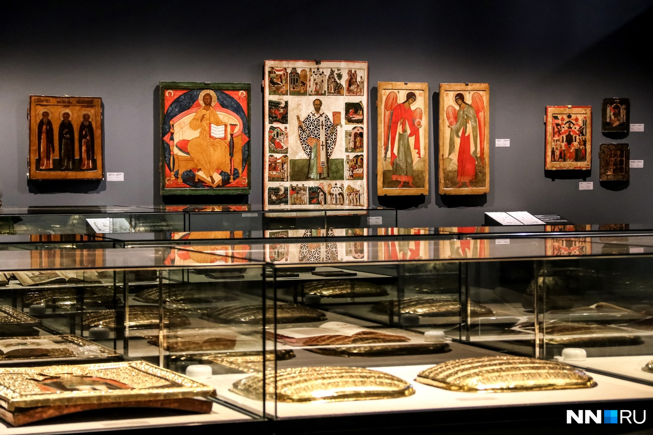 На выставке представлены иконы и фрагменты храмовой живописи