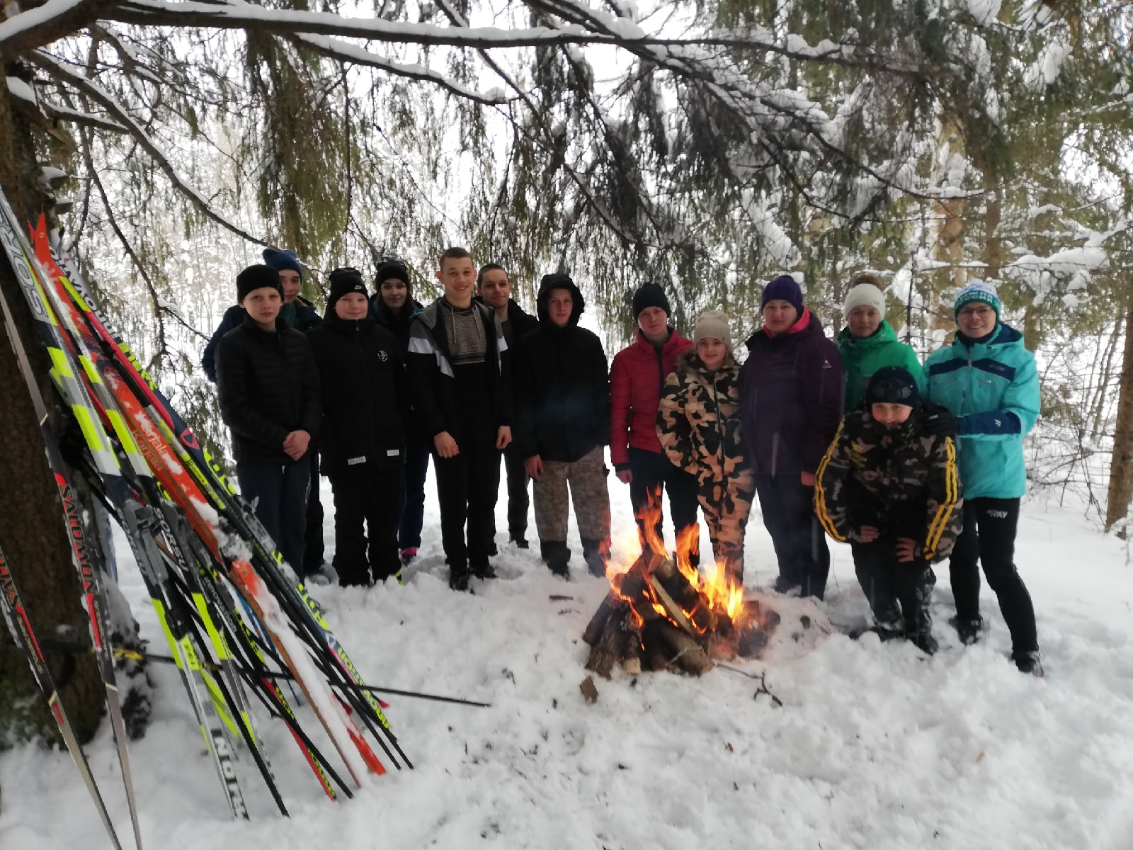 Недавно команда Галины сходила в зимний поход на лыжах