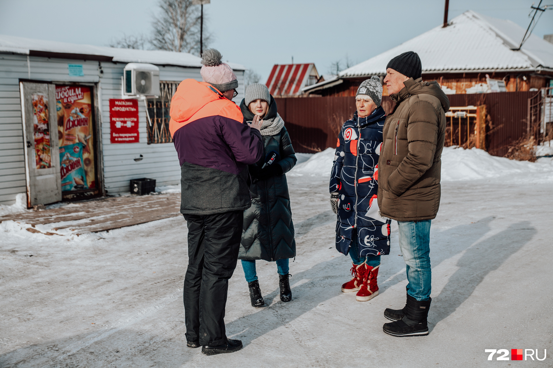 На встрече с журналистами местные жители высказали сильное беспокойство о том, что будет с их СНТ весной, когда снег начнет таять