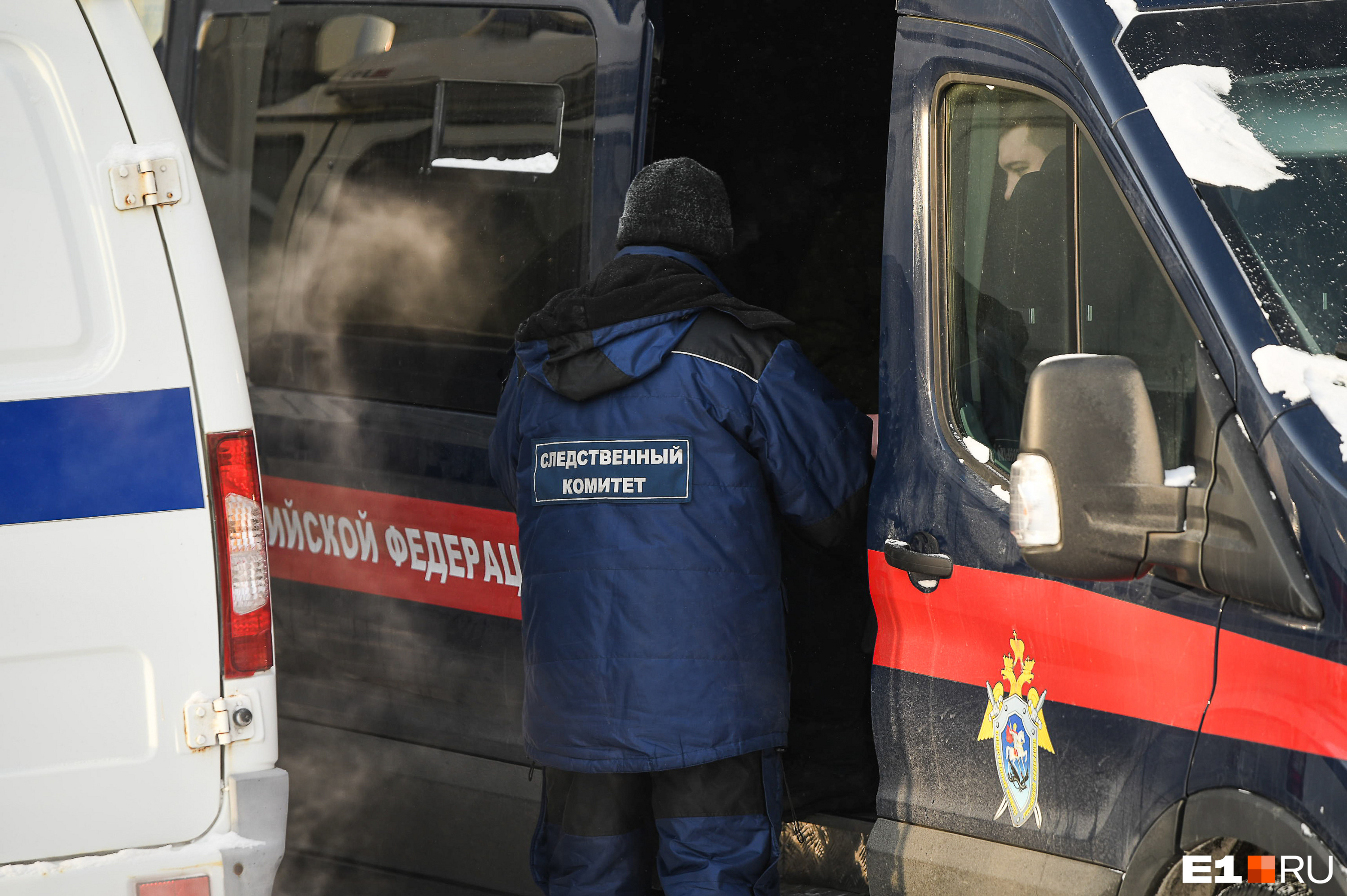 В Свердловской области рабочий сорвался с высоты на стройке. Силовики завели уголовное дело