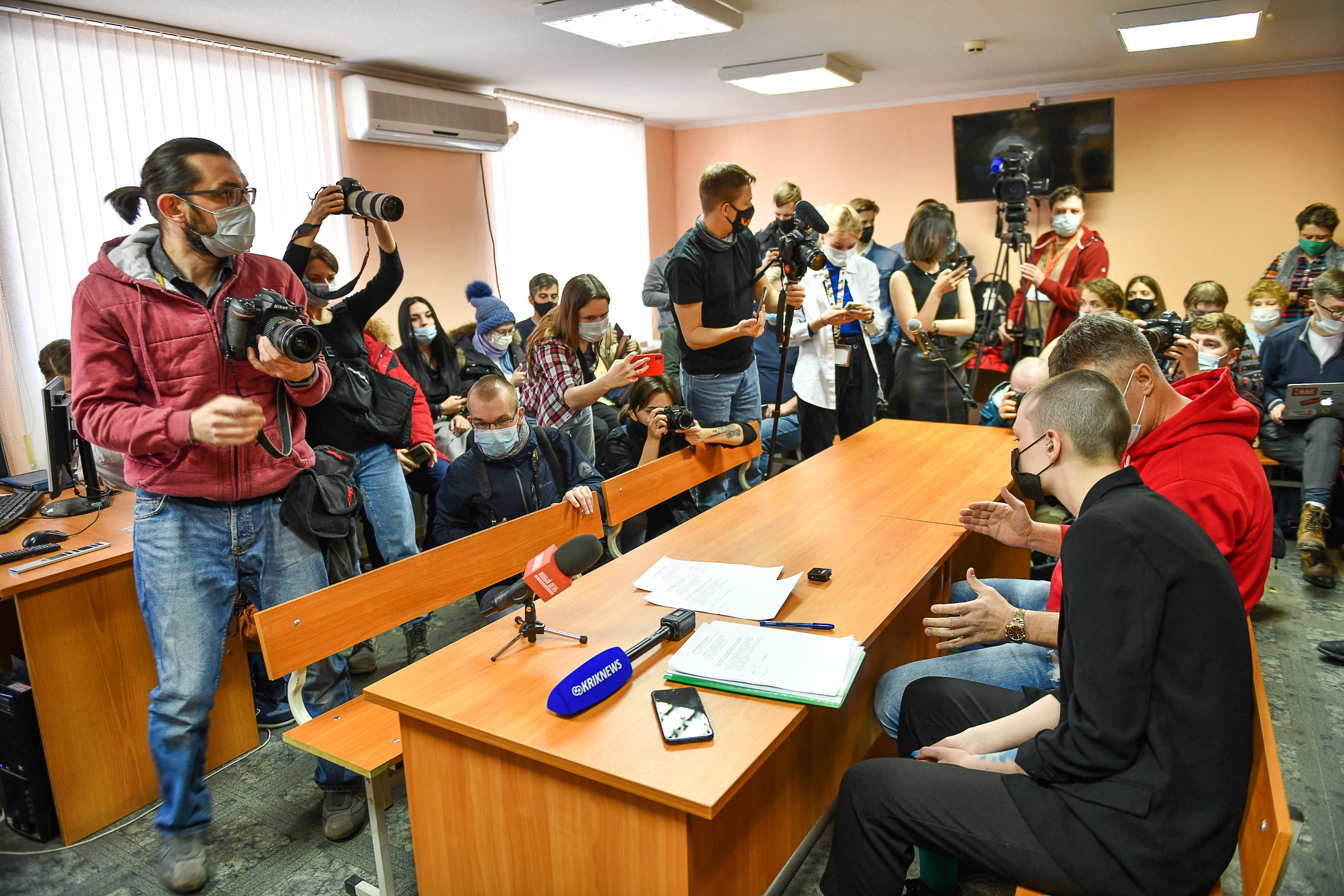 Зал суда едва вместил всех желающих понаблюдать за судом над бывшим мэром Зал суда едва вместил всех желающих понаблюдать за судом над бывшим мэром