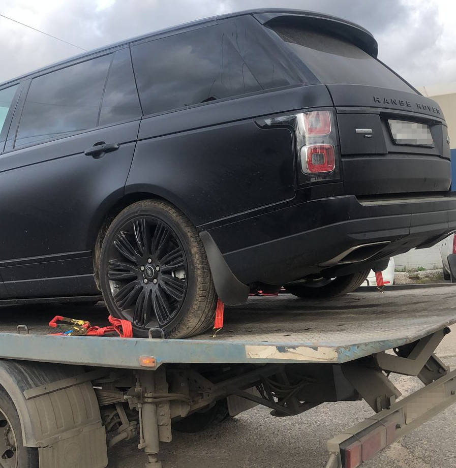 Петербургский Range Rover, угнанный в Москве, нашли в товарном поезде на  пути в Казахстан - 14 сентября 2021 - ФОНТАНКА.ру