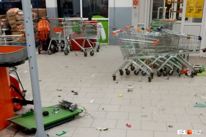 Последствия взрыва в магазине 