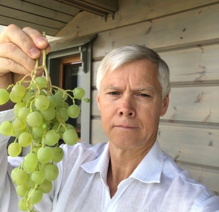 Хвастал во время предвыборной кампании депутат и урожаями винограда