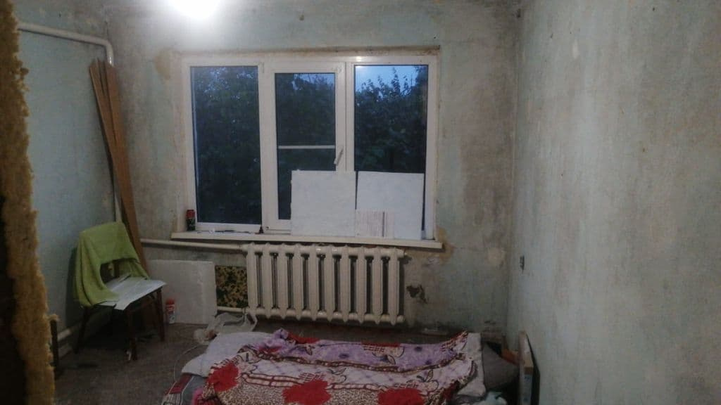 В Брюховецком районе детям-сиротам купили старые квартиры без ремонта. Показываем жуткие фото
