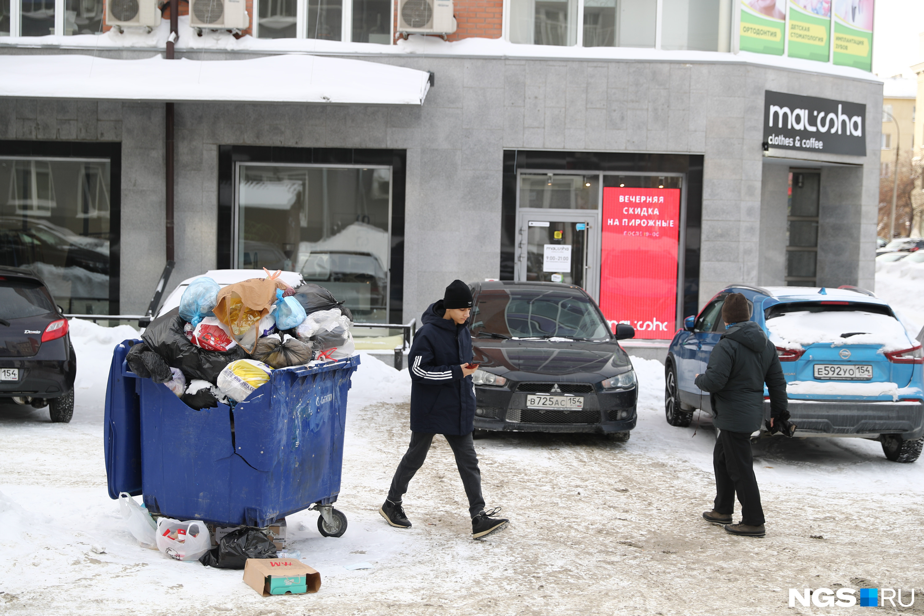 Можно ли вынести диван на мусорку во дворе