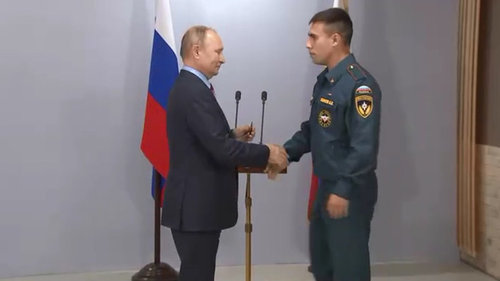 Путин наградил пожарных из Челябинской области за спасение от огня поселков на юге региона