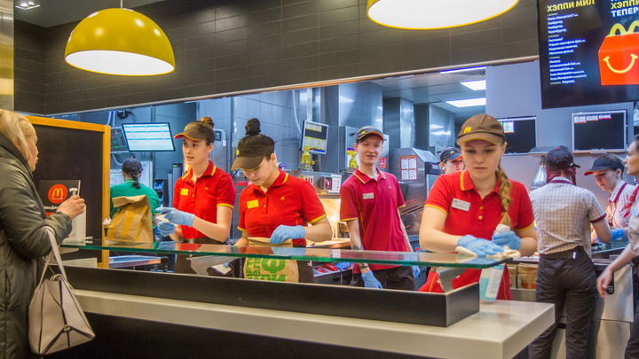 «Рабочие места для выпускников супервуза»: горожане — об открытии семи ресторанов «Макдоналдс» в Уфе