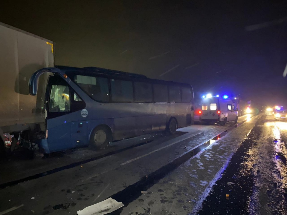 Водитель автобуса и 12-летний пассажир получили травмы 