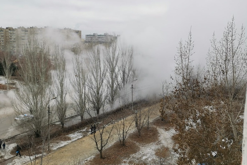 В волжском прорвало трубу