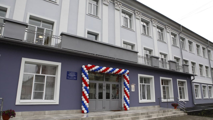Власти провели капитальный ремонт старейшей школы Новокузнецка