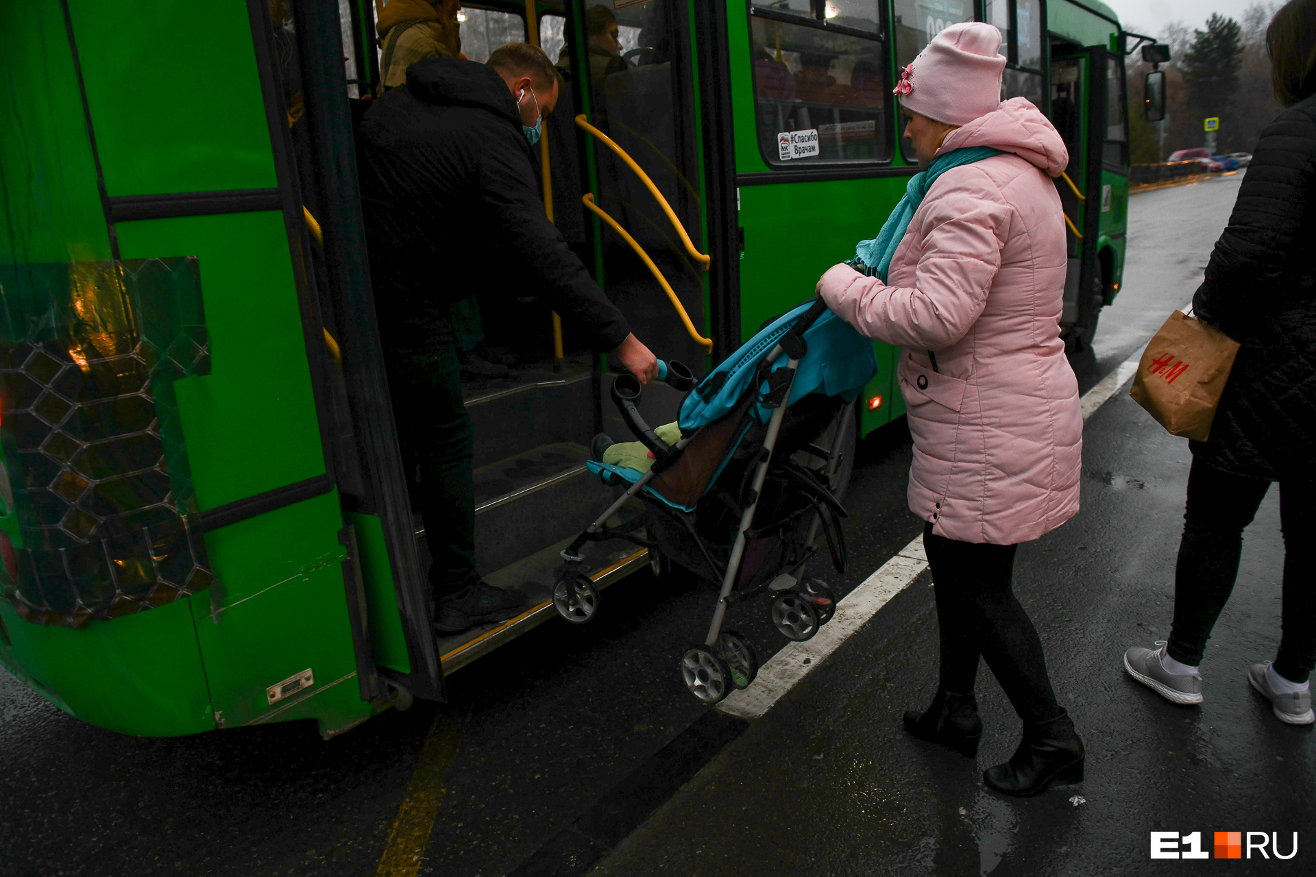 В Светлый ходят только небольшие автобусы В Светлый ходят только небольшие автобусы