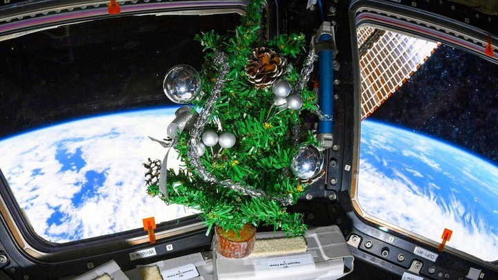 Российский космонавт снял новогодний Челябинск с борта МКС
