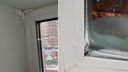 «Промерзли окна, полы ледяные». Новосибирцы показывают фото своих замерзших квартир со слабым отоплением