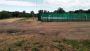 «На асфальт не хватило?»: в Рыбинске новый ФОК построили посреди грязи