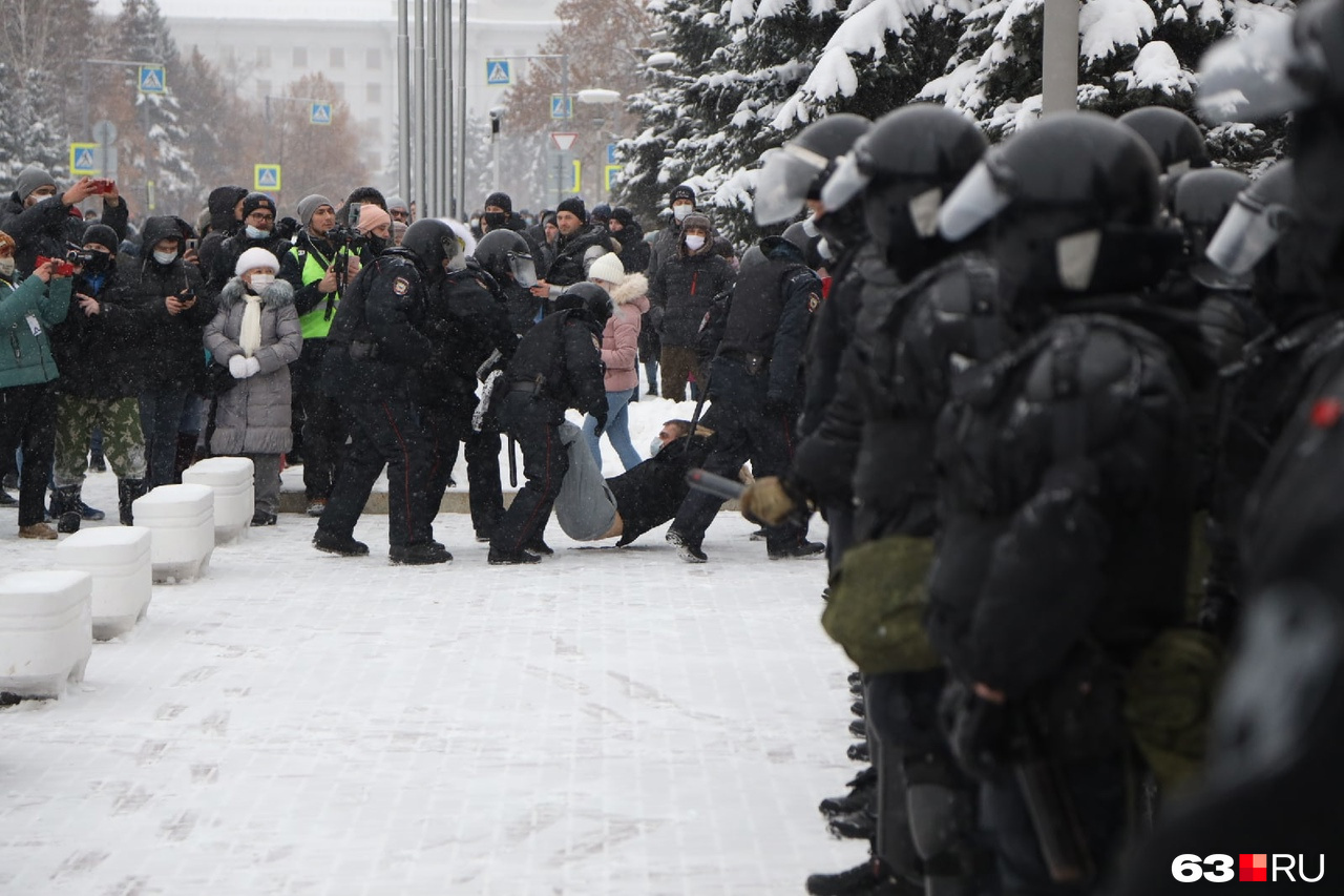 Митинг в самаре. Навальный в Самаре март 2017. Росгвардия на митинге. Митинг Навального в Самаре.