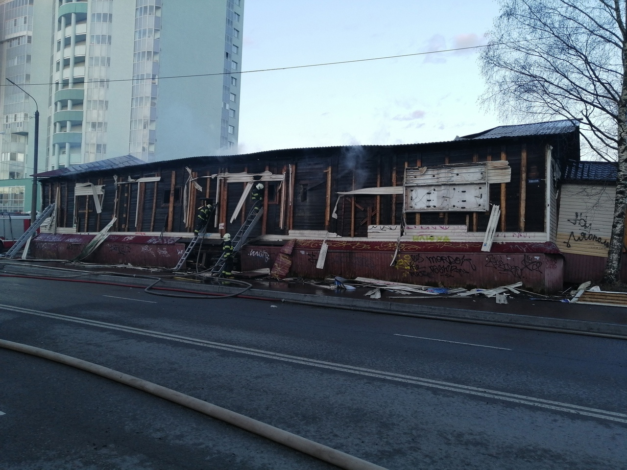 Здание после пожара Здание после пожара