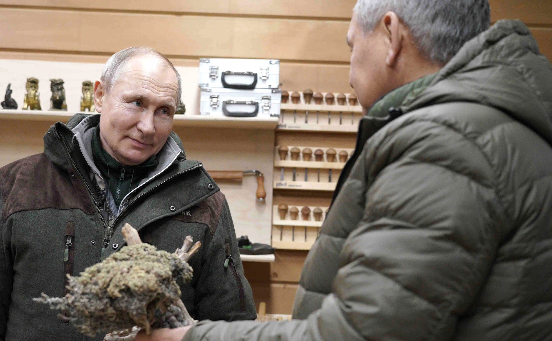 Путин и Шойгу в тайге 2021