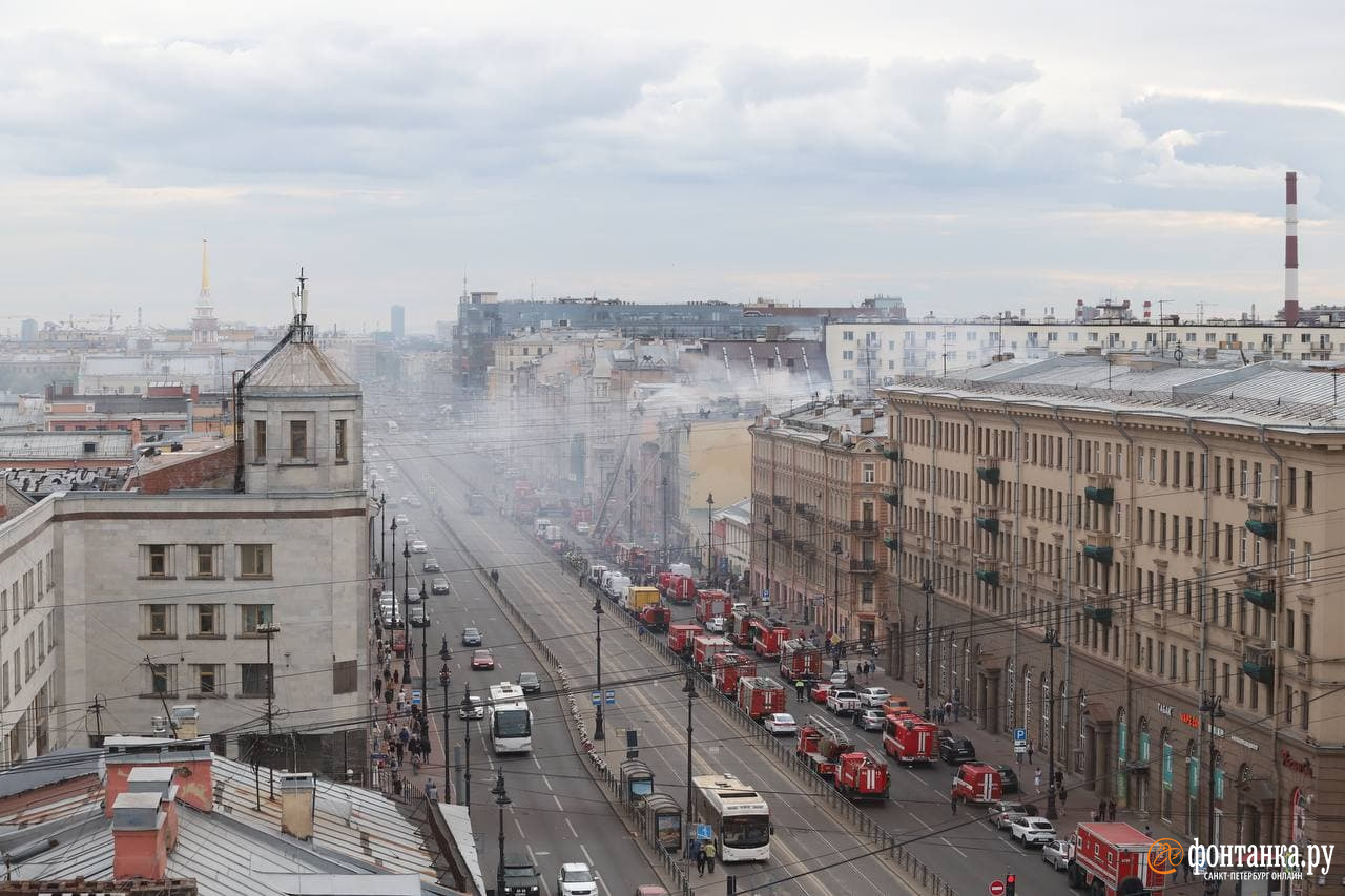 Площадь пожара на Лиговском проспекте увеличилась в пять раз. Горят 1500  кв. метров - 25 июля 2021 - ФОНТАНКА.ру