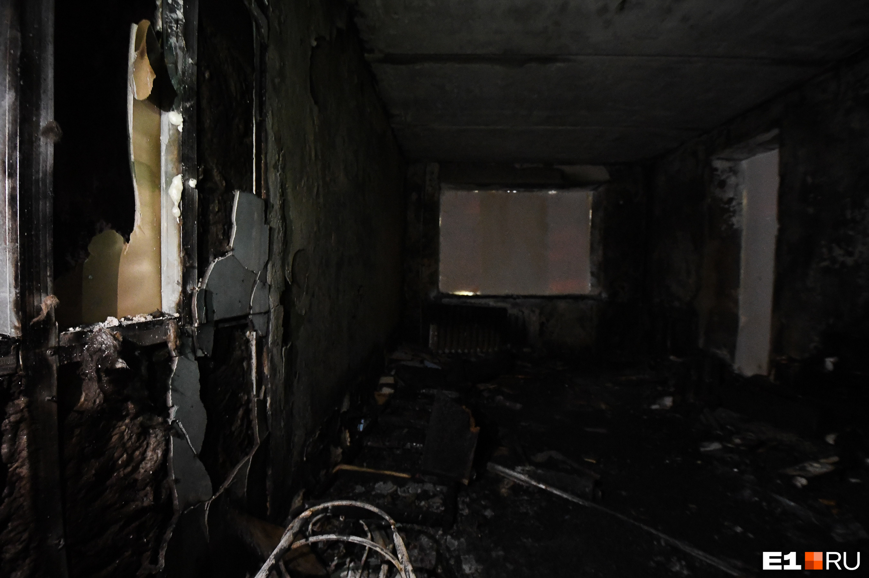 В сгоревшей квартире погибли трое человек