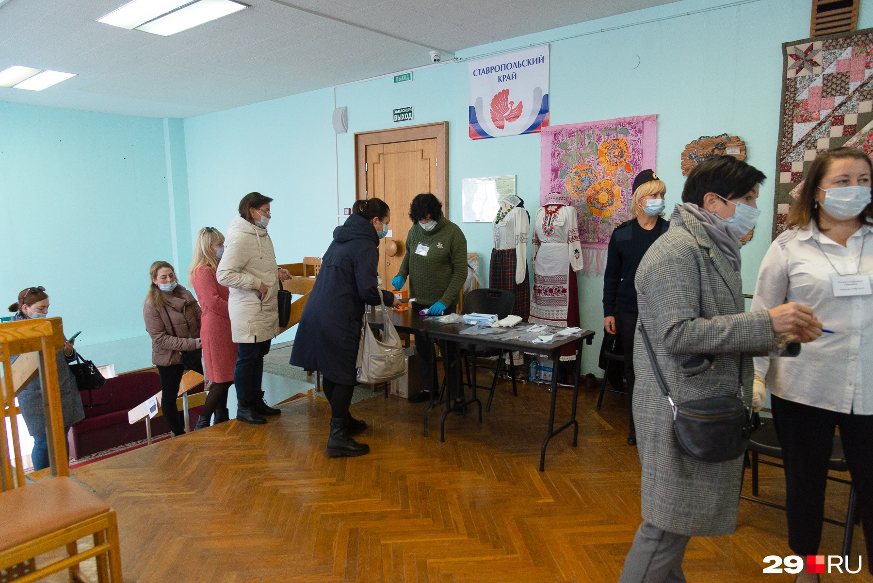 Выборы 29 ру. Фото голосования в Холмогорах 9 октября 2022.