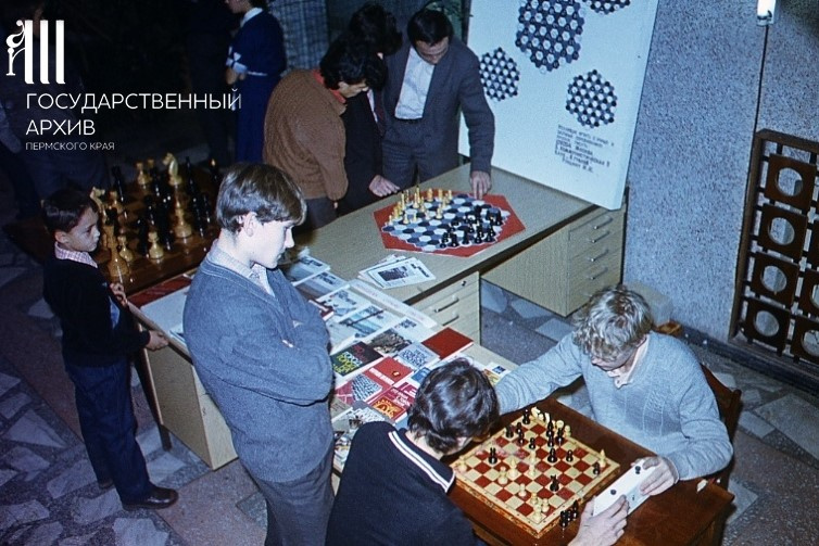В шахматы играли дети разных возрастов, 1986 год В шахматы играли дети разных возрастов, 1986 год