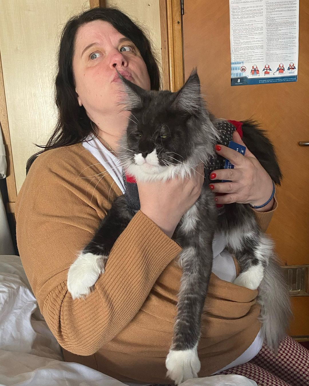 Елена с любимцем Лизы котом Тимошей