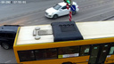 На бульваре Гагарина образовалась пробка из-за ДТП с автобусом и внедорожником