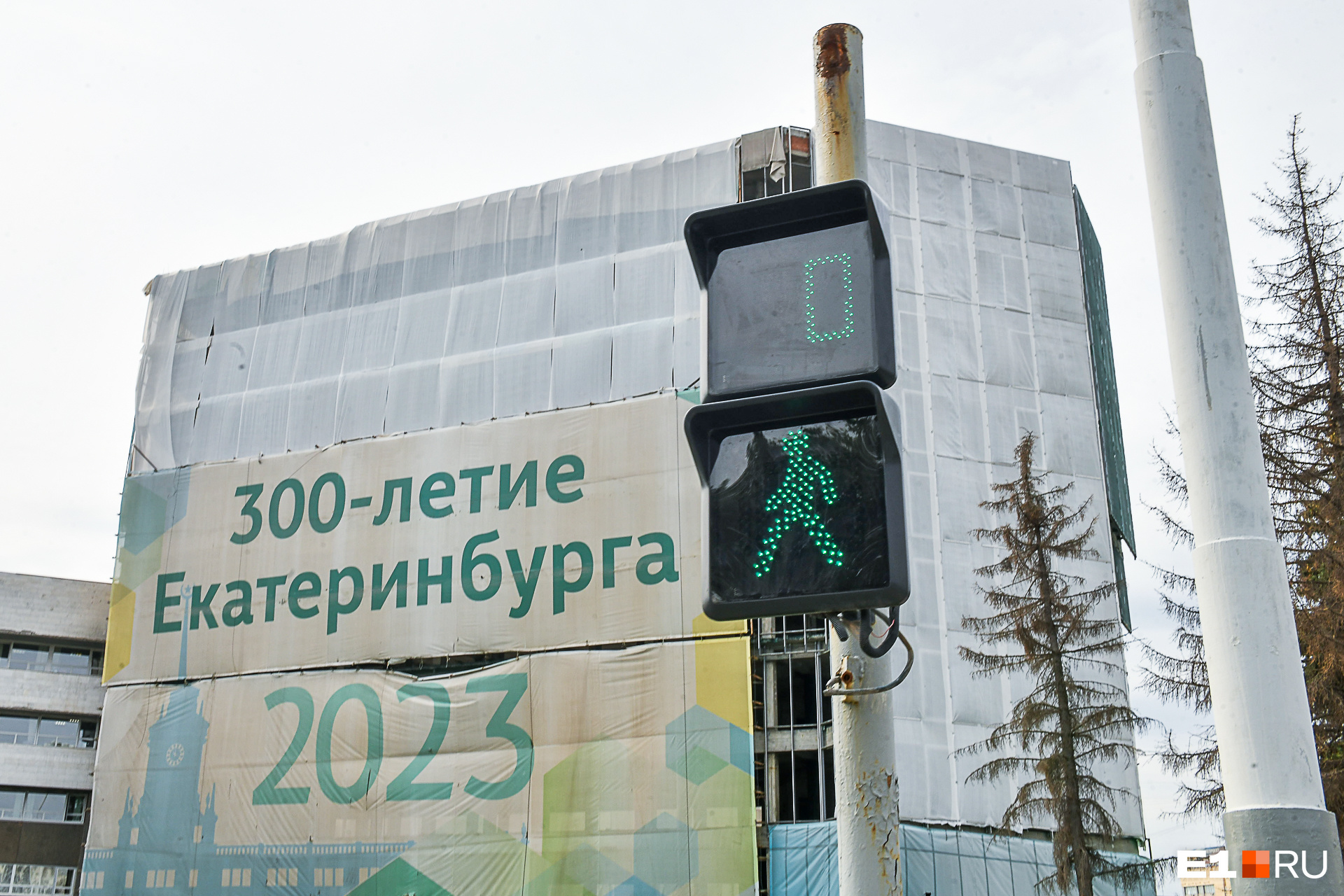 В этом году как минимум еще один перекресток в центре Екатеринбурга оборудуют такими светофорами